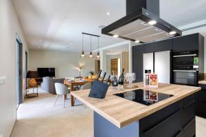 Appartements #53 St Paul Villa Swimpool AC Carpark BBQ for 8 Guest : photos des chambres