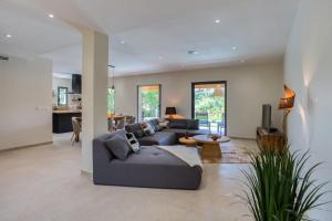 Appartements #53 St Paul Villa Swimpool AC Carpark BBQ for 8 Guest : photos des chambres