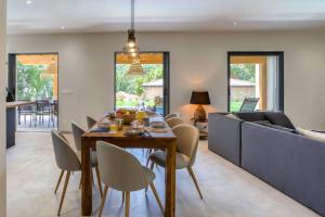 Appartements #53 St Paul Villa Swimpool AC Carpark BBQ for 8 Guest : photos des chambres