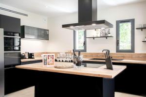 Appartements #53 St Paul Villa Swimpool AC Carpark BBQ for 8 Guest : photos des chambres