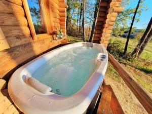 Sejours a la campagne Magnifique chalets en rondins avec SPA et Tipis en plaine Nature Environnement ressourcant au calme vue imprenable Lascaux SPA non disponible juillet et aout : photos des chambres