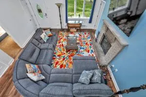 4BR Retreat with Hot Tub and Resort Style Amenities - Cresco