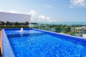 Luxe Top-Floor Incredible Roof Pool at Complex