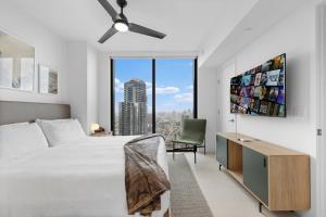 On 46th Floor! Amazing Views and Free Parking