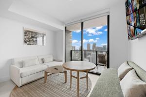 Stunning Condo with Free Parking on 46th Floor!