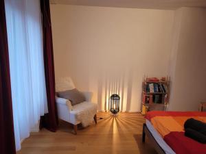 Cosy & central, lovely terrace over river & park