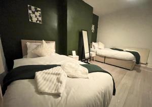 Contractor Friendly - 4 Single Beds - Free Parking