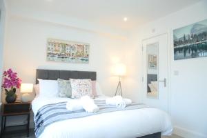 Private Ensuite 4 min drive to Luton Airport