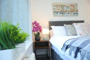 Private Ensuite 4 min drive to Luton Airport