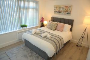 Private Ensuite 4 min drive to Luton Airport