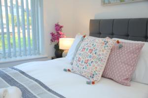 Private Ensuite 4 min drive to Luton Airport