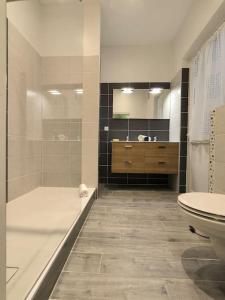 Appartements Spacieux-6 pers-bien equipe-quartier du chateau : photos des chambres
