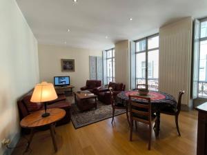 Appartements Spacieux-6 pers-bien equipe-quartier du chateau : photos des chambres