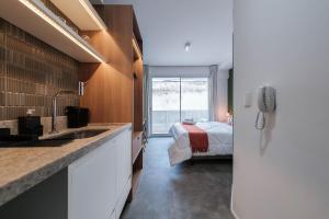 LZ414 - Conforto na Luz: Apto Moderno com Piscina