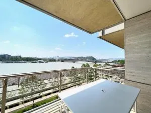 luxury apartment with a beautiful view of the Danube, free spa - wellness and car parking in the center of the city - Vecsés