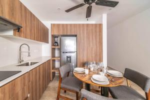 King Studio with Private Balcony, Rooftop Pool, Gym