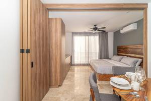 King Studio with Private Balcony, Rooftop Pool, Gym