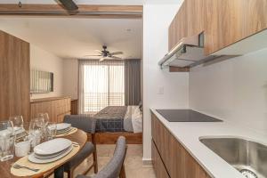 King Studio with Private Balcony, Rooftop Pool, Gym