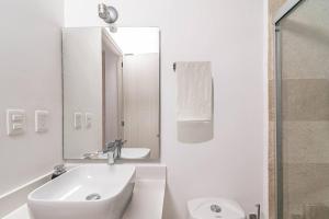 King Studio with Private Balcony, Rooftop Pool, Gym