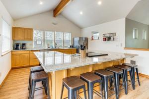 Rockaway Beach Home with Hot Tub 4 Blocks to Beach!