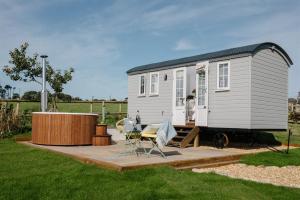 Shepherds Hut at Chenhall Farm