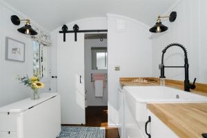 Shepherds Hut at Chenhall Farm