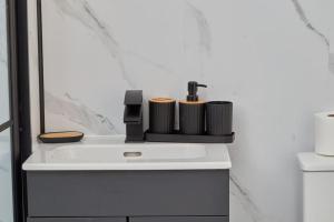 Cosy 3-Bedroom House With Street Parking