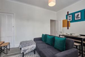 Cosy 3-Bedroom House With Street Parking