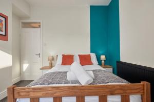 Cosy 3-Bedroom House With Street Parking