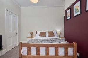Cosy 3-Bedroom House With Street Parking