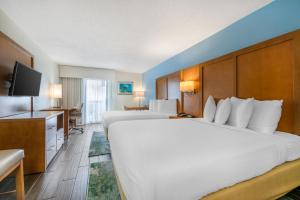 Deluxe Queen Room with Two Queen Beds - Ocean Front room in Tropical Winds Resort Hotel
