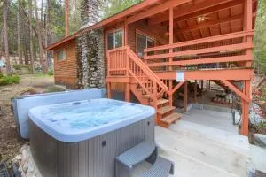 Acorn Alley Inside Yosemite - Dog Friendly w/Hot tub, Fire pit, EV Charger - North Wawona