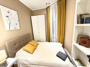 White LUX apartments next to the Old town with free parking