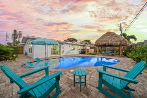 Island Oasis With Heated Pool Private Tiki Bar! - 4hvězdičkové hotely ve městě Merritt Island