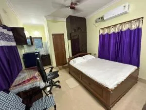 Room with king size bed - Khurda