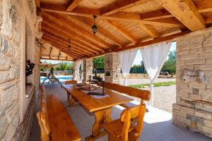 MY DALMATIA - Authentic villa Malou with private swimming pool