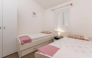 MY DALMATIA - Beachfront apartment Vanja with sea view terrace and private parking