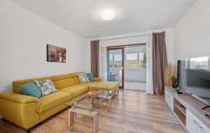 3 Bedroom Stunning Home In Dvornice 