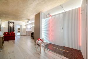 Open space letto Queensize con vista doccia