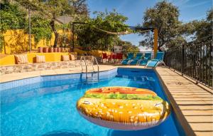 Awesome Cottage In Algatocín With Wifi