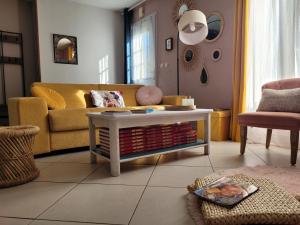 Maisons de vacances Annees 80, enquete et jeux hors du temps : photos des chambres