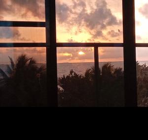 Dove Escapes- 2 bdrm appt in village of Placencia