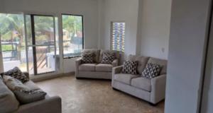 Dove Escapes- 2 bdrm appt in village of Placencia