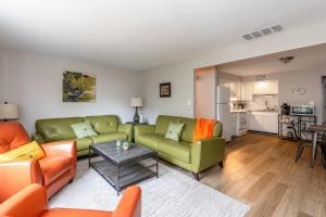 2br Comfort Near The Greene! MidCentury Modern