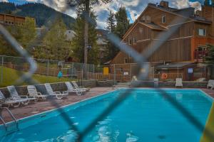 Horsethief Lodge by StayIn