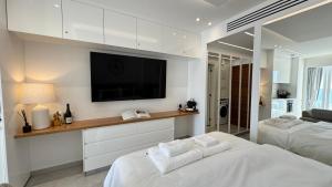 THE OCEAN - Luxury Apartment at the Harbor