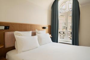 Double Room Superior with French Window room in Hôtel du Sentier