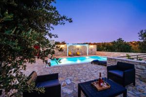 MY DALMATIA - Holiday home Korlat with private pool