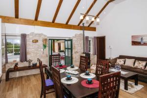 MY DALMATIA - Authentic stone house Momo with private infinity pool