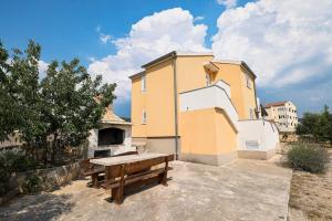 MY DALMATIA - Holiday home Nekic with private swimming pool and sea view